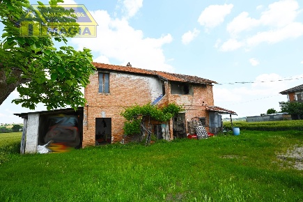Foto Rustico a Maltignano di 180 m² con 8 locali in vendita