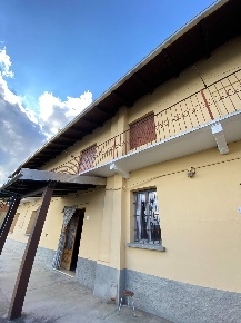 Foto Rustico a Castellazzo Novarese di 200 m² con 5 locali in vendita