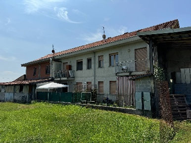 Foto Rustico in Strada Pinerolo, Cumiana di 425 m² con 20 locali in vendita