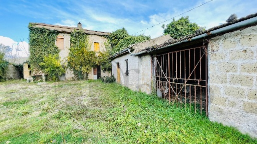 Foto Rustico in Via Campo del Medico, Roccasecca di 250 m² con 9 locali