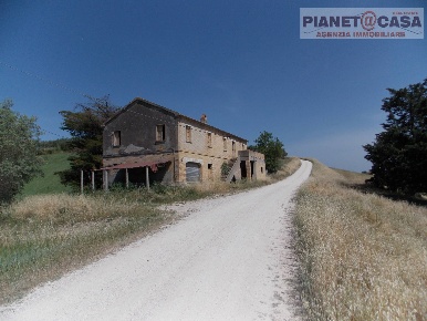 Foto Rustico in Strada Provinciale 46, Acquaviva Picena di 300 m²
