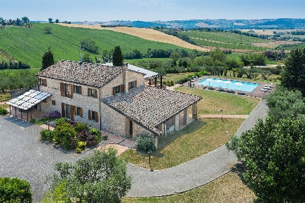 Foto Rustico in Strada del breccione, San Costanzo di 450 m² con 12 locali
