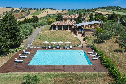 Foto Rustico in Strada del breccione, San Costanzo di 450 m² con 12 locali