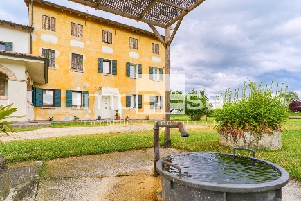 Foto Rustico in via Nuova, Roncade di 652 m² con 17 locali in vendita