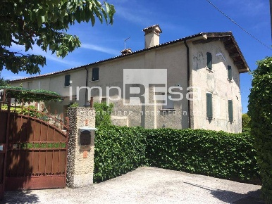 Foto Rustico in via cannaregio, Castelcucco Centro di 450 m² con 10 locali
