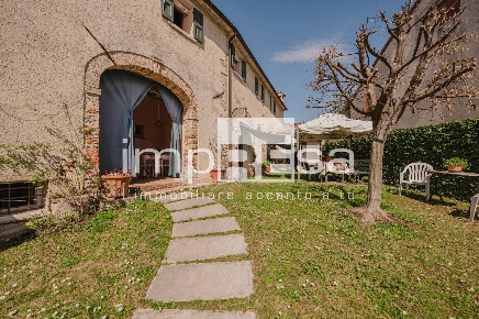 Foto Rustico in via cannaregio, Castelcucco Centro di 450 m² con 10 locali