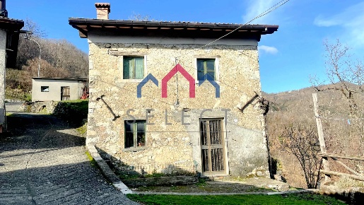 Foto Rustico a Castelnuovo di Garfagnana di 104 m² con 2 locali in vendita