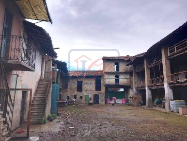 Foto Rustico in via montegrappa, Boltiere di 2100 m² con 20 locali