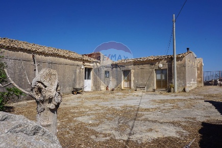 Foto Rustico a Ragusa Donnafugata - Punta Braccetto di 300 m² con 10 locali