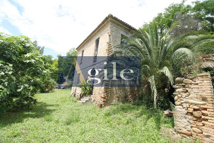 Foto Rustico in via don pino puglisi, Colonnella di 250 m² con 6 locali