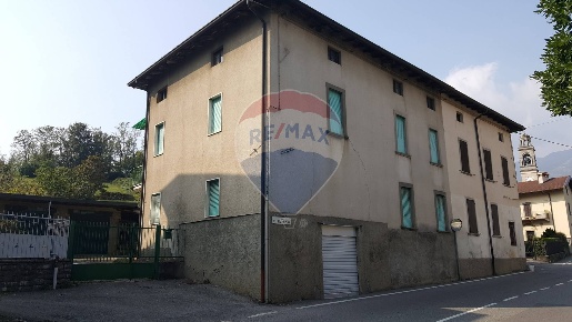 Foto Rustico in Marconi, Barzana di 180 m² con 5 locali in vendita