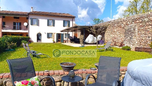 Foto Rustico a Bussolengo di 266 m² con 6 locali in vendita