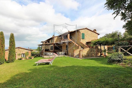 Foto Rustico a Panicale Centro di 180 m² con 10 locali in vendita