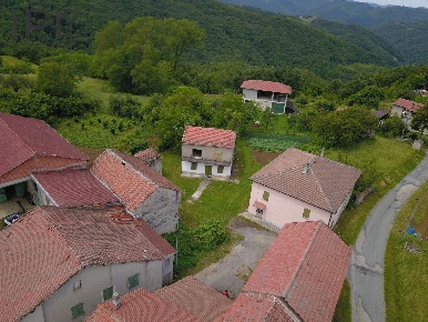 Foto Rustico in Via Michele Ferrero, Pezzolo Valle Uzzone di 200 m²