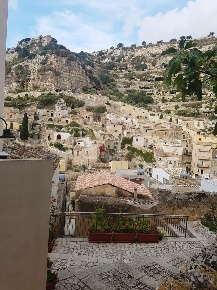 Foto Rustico in via Sant'Orsola, Scicli Centro con 4 locali in vendita