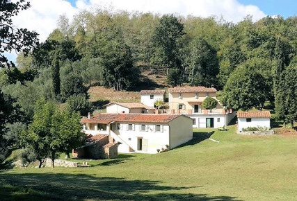 Foto Rustico a Pescia Centro di 800 m² con 20 locali in vendita