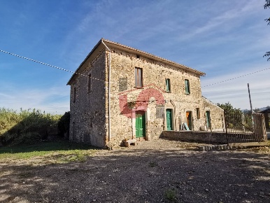 Foto Rustico in Contrada Paritola, San Nicola Manfredi di 300 m² in vendita