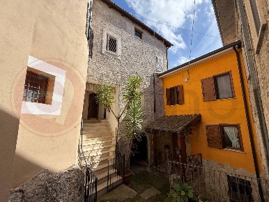 Foto Rustico in Via San Giovanni, Roccasecca Centro di 200 m² con 9 locali