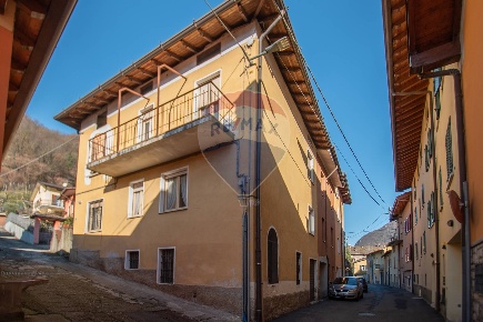Foto Rustico in Via Guglielmo Marconi, Marcheno Brozzo di 200 m² in vendita