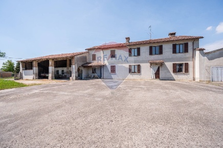 Foto Rustico in VIA PO MORTO, Torricella del Pizzo Centro di 238 m²