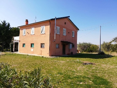 Foto Rustico a Monsampolo del Tronto di 230 m² con 10 locali in vendita