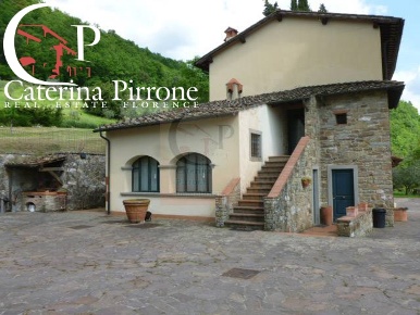 Foto Rustico in frazione Dicomano Campagna, Dicomano di 500 m² in vendita