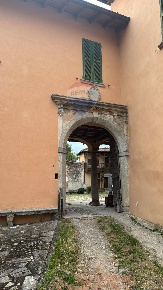 Foto Rustico in via Besozzi, Gavirate Centro di 200 m² con 5 locali