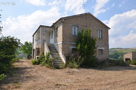 Foto Rustico in C.da San Venanzo, Castignano di 250 m² con 5 locali