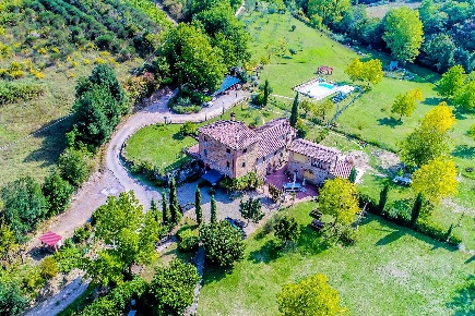 Foto Rustico a Montaione Centro di 400 m² con 12 locali in vendita