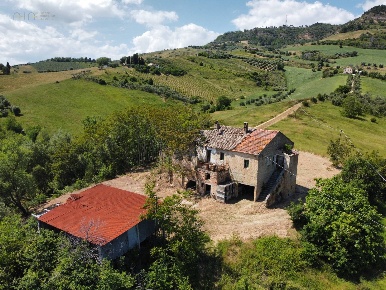 Foto Rustico in Contrada Cabiano, Ripatransone di 300 m² con 8 locali