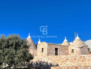 Foto Baita in Via Ceglie, Cisternino Centro di 96 m² con 8 locali