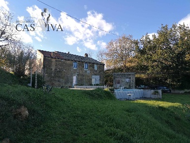 Foto Rustico in Contrada Fontepezzana, Acquaviva Picena di 300 m²