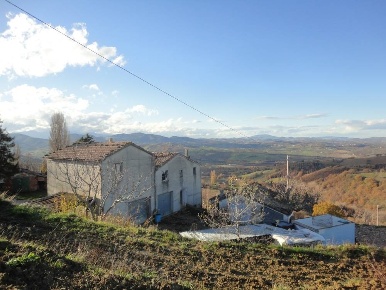 Foto Rustico in via santa maria del monte, Poggio San Marcello di 157 m²