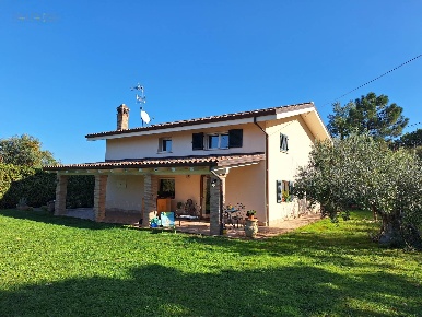 Foto Rustico in Sant'Egidio, Ripatransone Centro di 200 m² con 7 locali