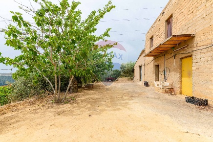 Foto Rustico in sp 34 bongiovanni cda vaccarizzo, Caltagirone di 190 m²