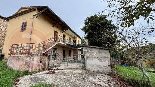 Foto Rustico in Via Foreste, Boville Ernica di 134 m² con 5 locali