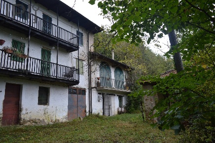 Foto Rustico in LOC. Gisuole, Gorzegno di 320 m² con 10 locali in vendita