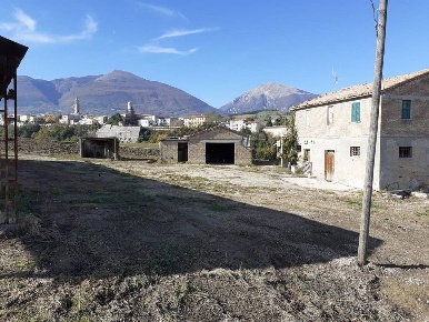 Foto Rustico in Via Case Sparse Campiglio, Campli di 250 m² con 5 locali
