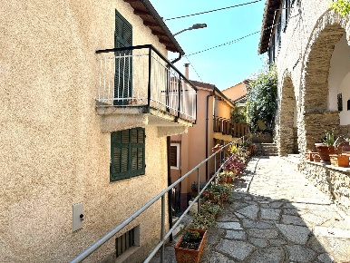 Foto Rustico in Via Gallizzi, Arnasco Menosio di 70 m² con 4 locali