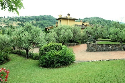Foto Rustico a Poggio a Caiano Centro di 1000 m² con 30 locali in vendita