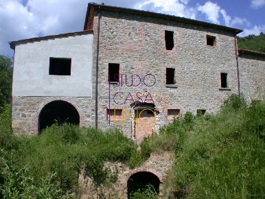 Foto Rustico in via di val d'ambra, Bucine di 400 m² con 15 locali