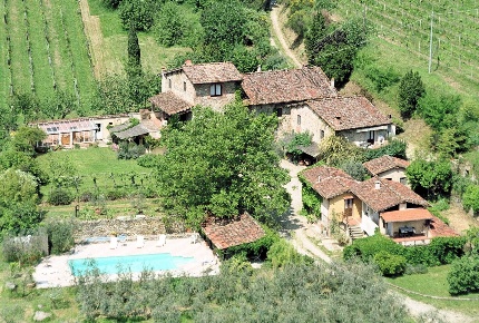 Foto Rustico a Loro Ciuffenna Centro di 760 m² con 27 locali in vendita