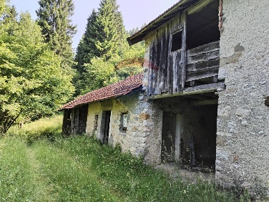 Foto Baita in Loc. Confos, Borgo Valbelluna di 220 m² con 9 locali