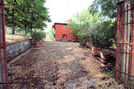 Foto Rustico a Quarrata Centro di 250 m² con 8 locali in vendita