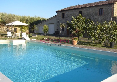 Foto Rustico a Cinigiano di 350 m² con 14 locali in vendita