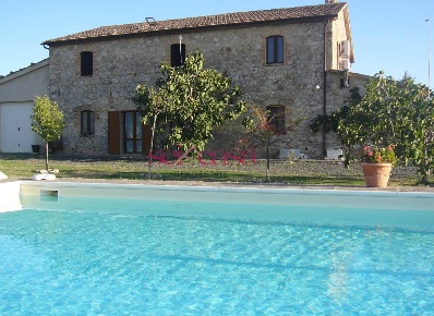 Foto Rustico a Cinigiano di 350 m² con 14 locali in vendita