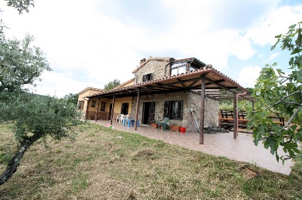 Foto Rustico a Roccastrada di 100 m² con 5 locali in vendita