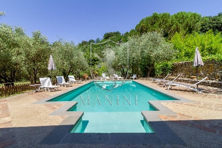 Foto Rustico a Terranuova Bracciolini di 870 m² con 45 locali in vendita