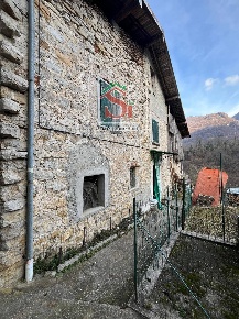 Foto Rustico in Via Braga, Zogno di 282 m² con 8 locali in vendita