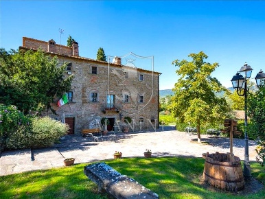 Foto Rustico in via ossaia, Cortona di 1160 m² con 30 locali in vendita